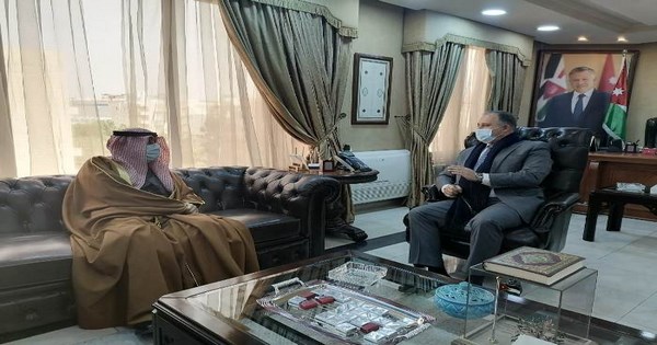 وزير العمل معن القطامين يلتقي السفير الكويتي لدى المملكة