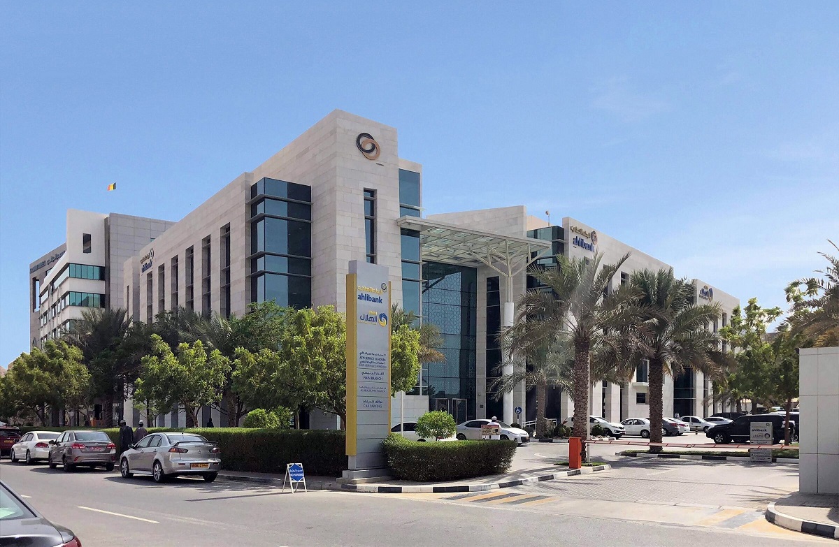البنك الأهلي العماني يعلن عن وظائف لحملة البكالوريوس والماجستير