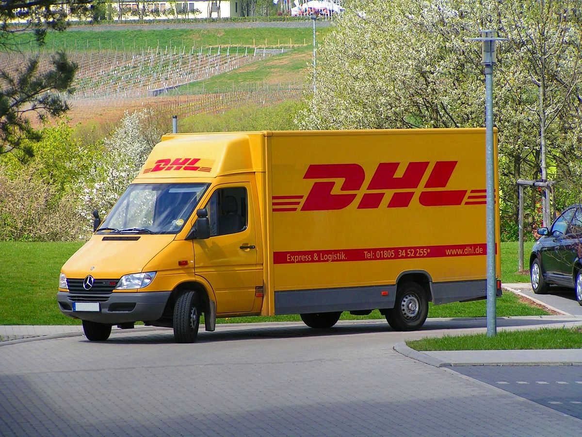 1200px DHL Fahrzeug - 15000 وظيفة