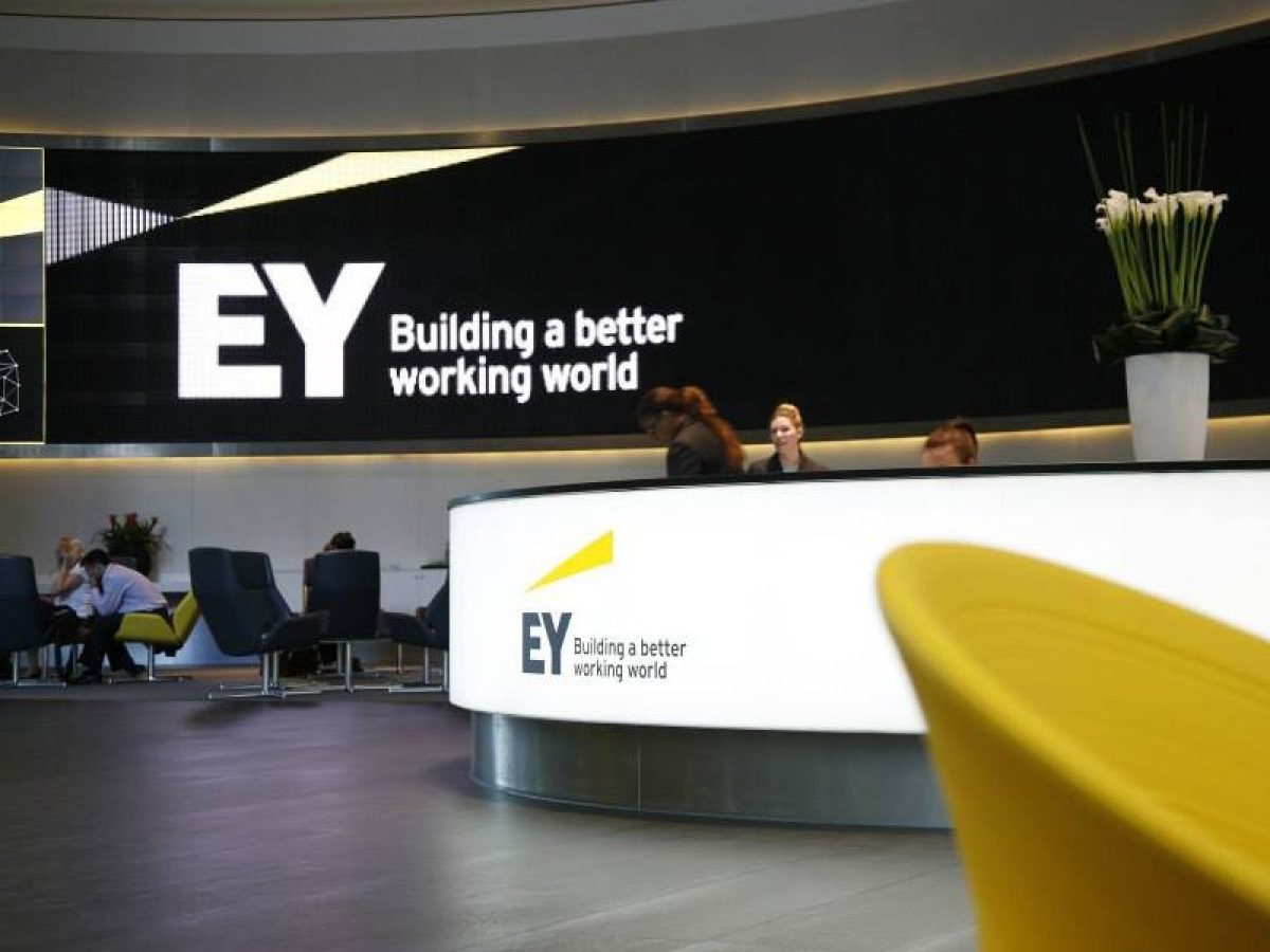 شركة EY توفر فرص عمل مالية وادارية شاغرة