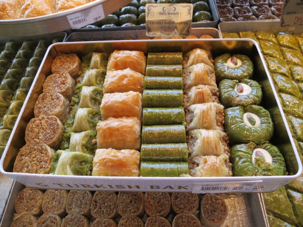 شركة حلويات كبرى في عمان تعلن حاجتها لكادر موظفين