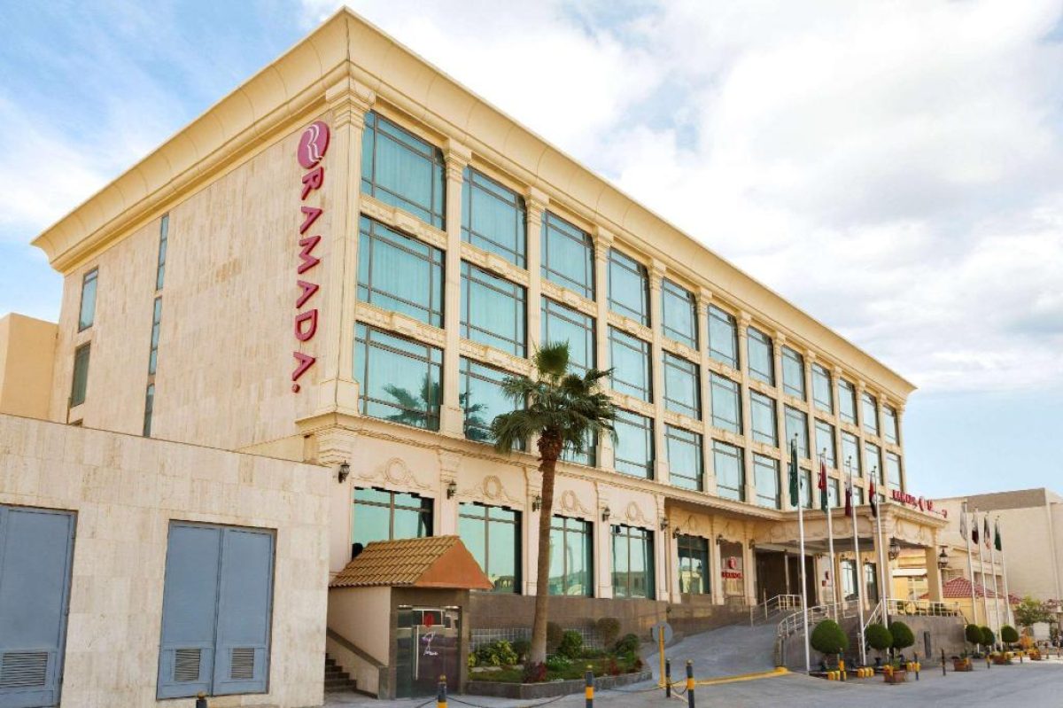 فندق رمادا الرياض يوفر وظائف أمنية وإدارية للجنسين