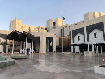 مستشفى الملك خالد التخصصي يوفر وظائف لحملة الثانوية فما فوق