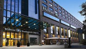 فنادق هليتون الدوحة تعلن شواغر وظيفية لتخصصات متنوعة