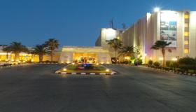فندق مطار عمان يعلن حاجته لموظفين من الجنسين