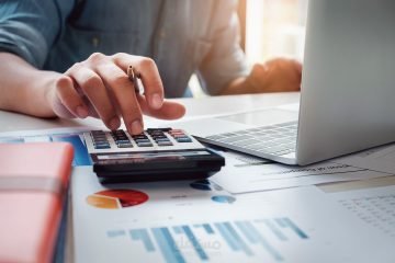إحدى كليات المجتمع توفر وظائف مالية ومتنوعة