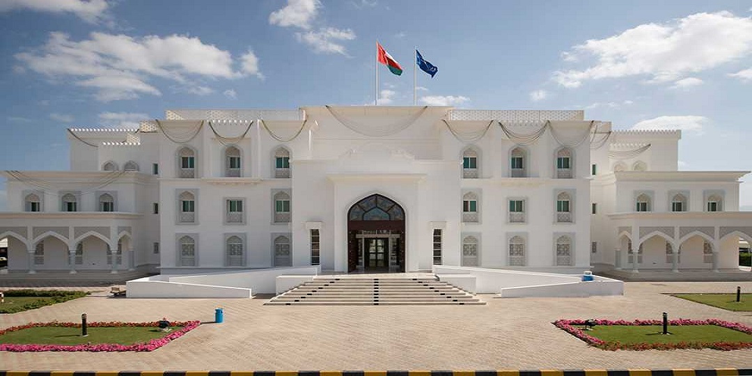 كلية عمان للسياحة